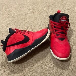 Nike Team Hustle Kids Red Sneakers